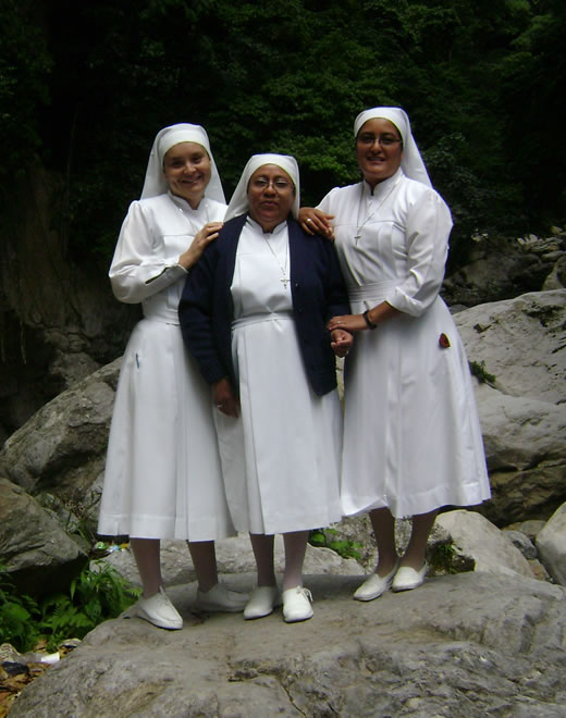 Hijas del Sagrado Corazon de Jesus - Congregación Religiosa - Madre Naty